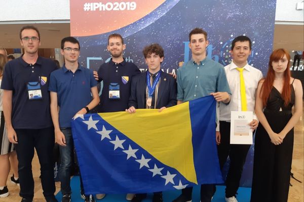 ipho2019FC645AF6-37B4-6532-C7CF-83D75DEF699C.jpg